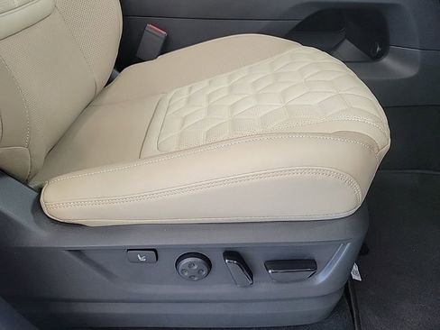 New 2025 Nissan Armada Platinum Reserve image 16