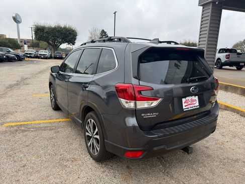 Used 2022 Subaru Forester Limited image 7