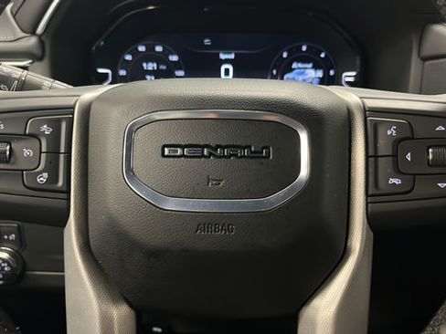 Used 2024 GMC Yukon XL Denali AWD/4WD image 16