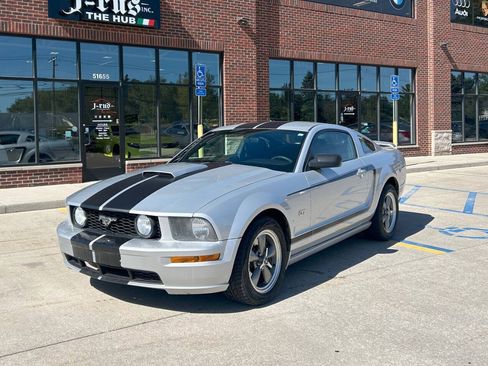 Used 2008 Ford Mustang GT image 2