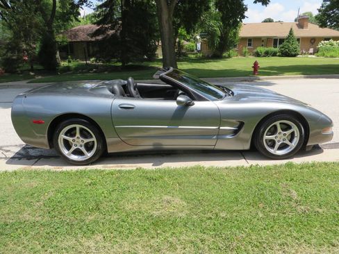 Used 2004 Chevrolet Corvette Convertible w/ Preferred Equipment Group image 9