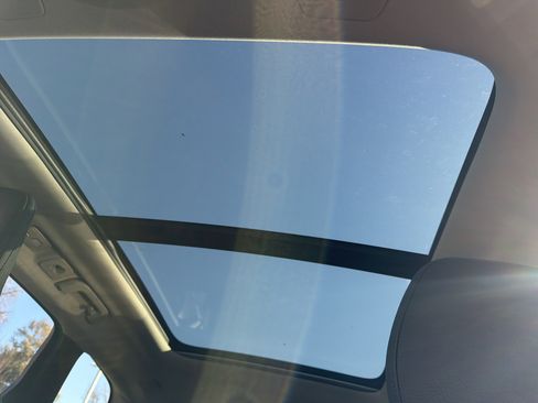 Certified 2025 Volvo XC60 B5 Plus image 28