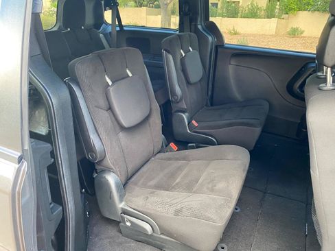 Used 2018 Dodge Grand Caravan SE FWD image 43