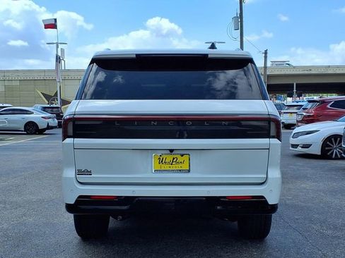 New 2026 Lincoln Navigator L Premier AWD/4WD image 5