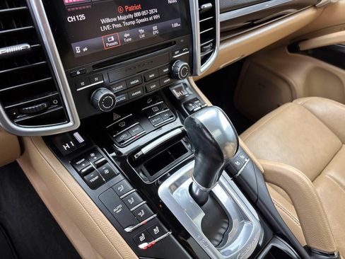 Used 2017 Porsche Cayenne image 32