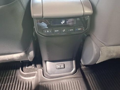 Used 2023 Toyota Highlander L FWD image 18
