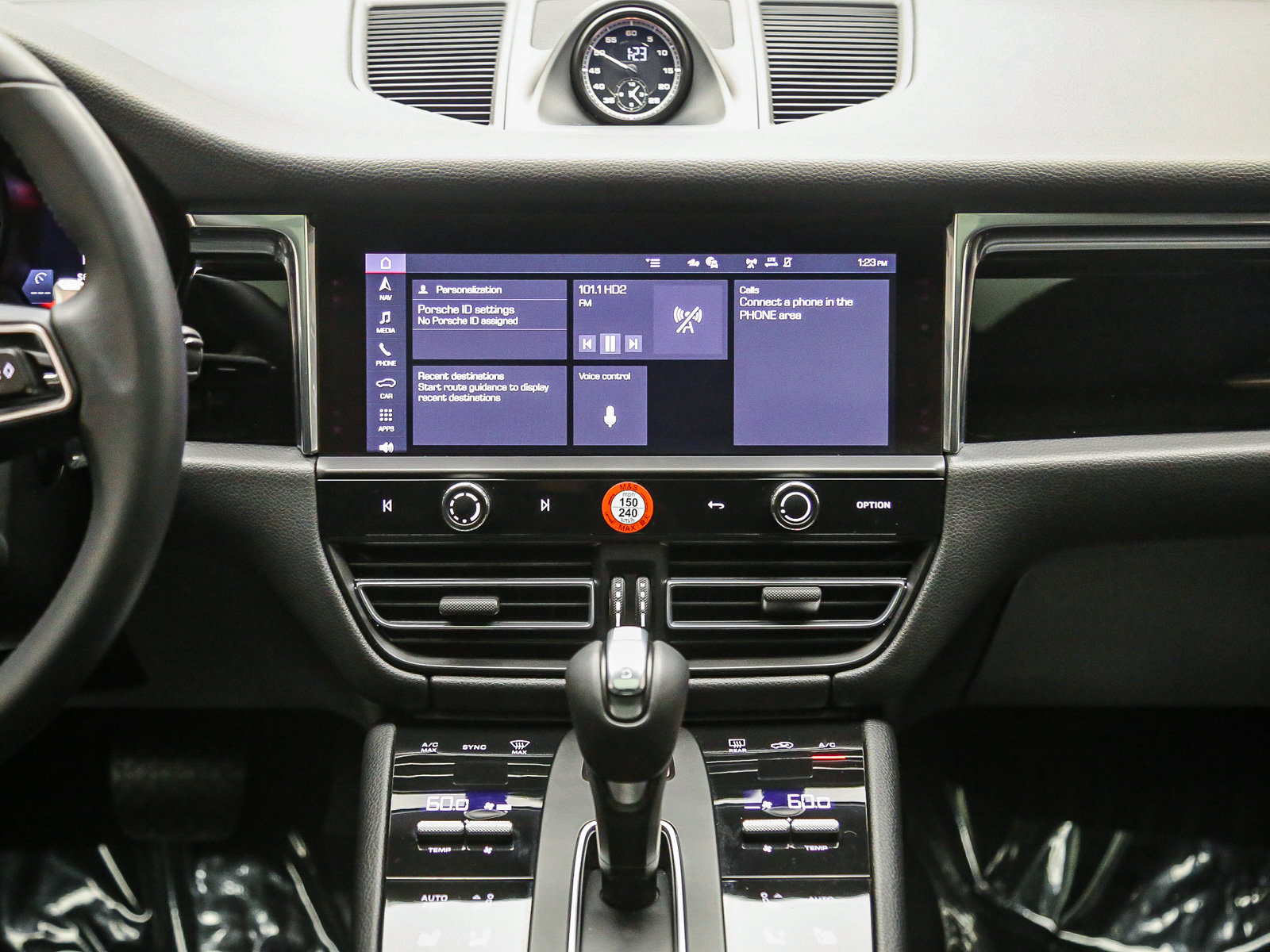 Certified 2026 Porsche Macan AWD/4WD image 17