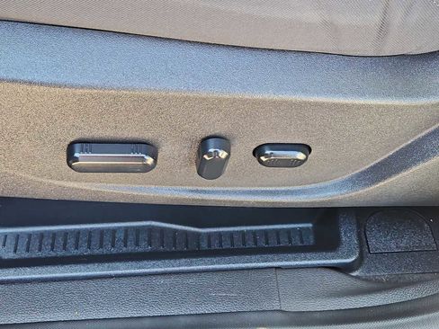 Used 2017 Ford Escape SE w/ Equipment Group 201A image 22