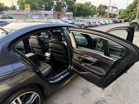 Used 2018 BMW 740i RWD image 15