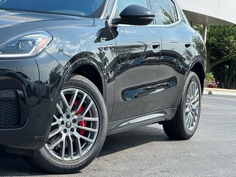 Used 2024 Maserati Grecale Modena AWD/4WD image 32