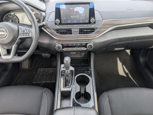 Used 2024 Nissan Altima 2.5 SV FWD image 7