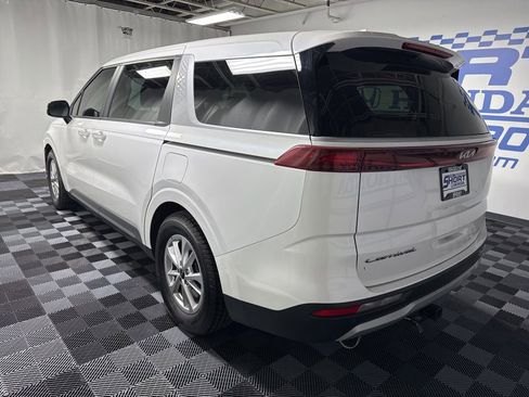Used 2022 Kia Carnival LX image 11