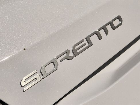 New 2026 Kia Sorento S image 8