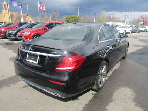 Used 2019 Mercedes-Benz E 300 4MATIC w/ Premium 1 Package image 6