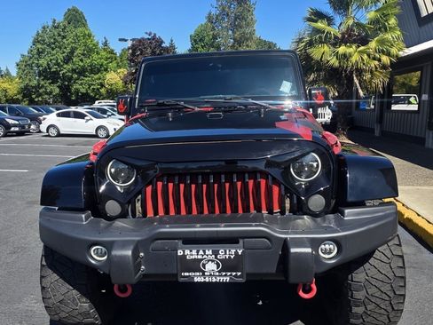 Used 2017 Jeep Wrangler Unlimited Sahara AWD/4WD image 6