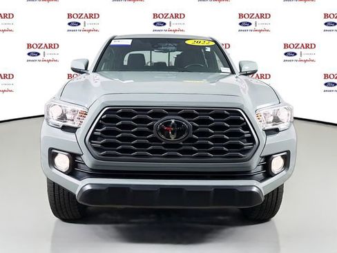 Used 2022 Toyota Tacoma TRD Off-Road image 2