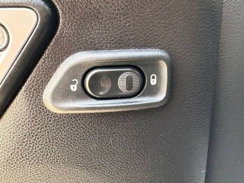 Used 2015 Jeep Wrangler Unlimited Sahara w/ Connectivity Group AWD/4WD image 31
