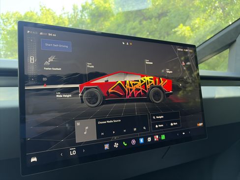 Used 2024 Tesla Cybertruck AWD Crew Cab image 36
