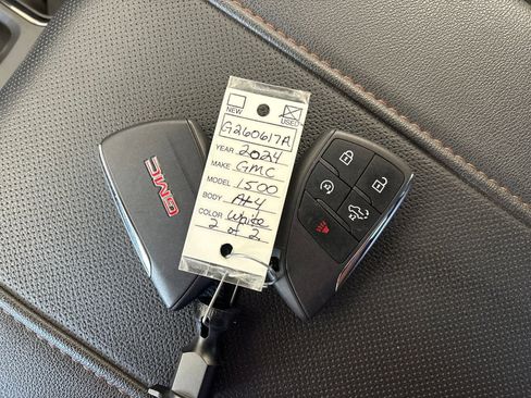Used 2024 GMC Sierra 1500 AT4 w/ Technology Package AWD/4WD image 35