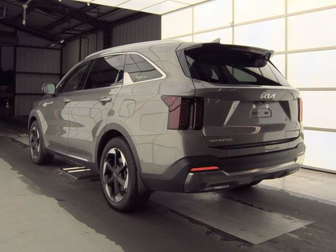 Used 2026 Kia Sorento EX w/ EX Premium Package FWD image 7
