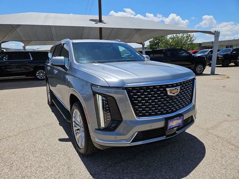 Used 2025 Cadillac Escalade Premium Luxury AWD/4WD image 2