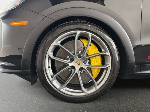 Used 2024 Porsche Cayenne Turbo GT AWD/4WD image 18