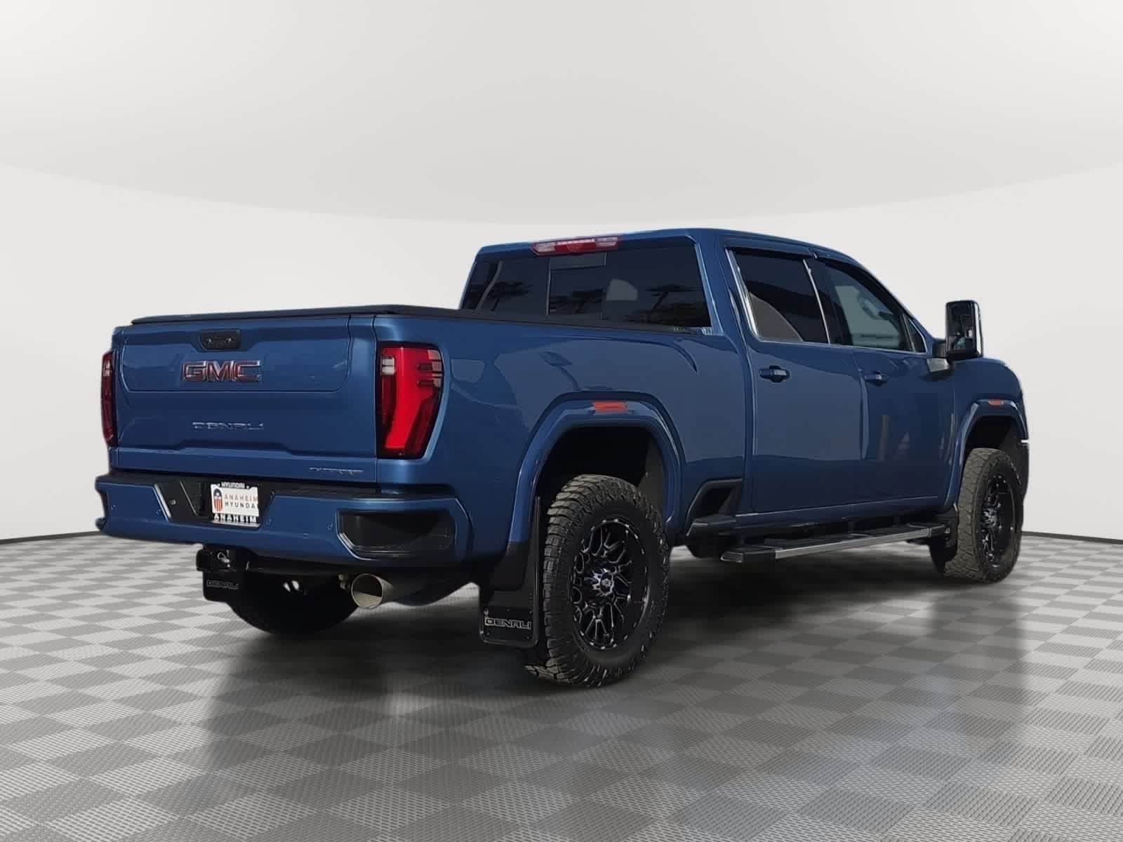Used 2025 GMC Sierra 2500 Denali w/ Denali Reserve Package AWD/4WD image 7
