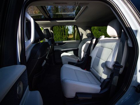 Used 2025 Lincoln Navigator Reserve image 28