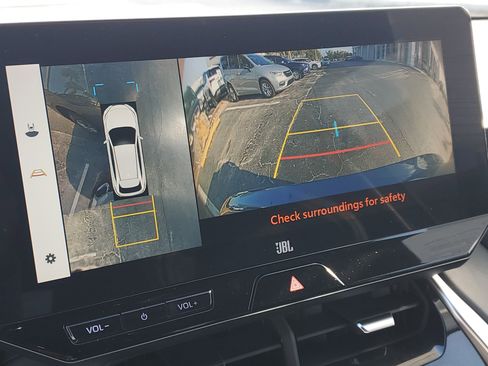 Used 2024 Toyota Venza Limited image 28