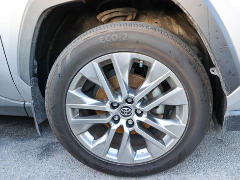 Used 2019 Toyota RAV4 XLE Premium w/ Advanced Technology Package FWD image 12