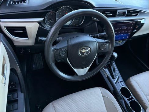 Used 2014 Toyota Corolla LE FWD image 2