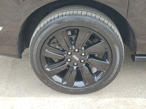 Certified 2023 Lincoln Navigator L Reserve AWD/4WD image 7