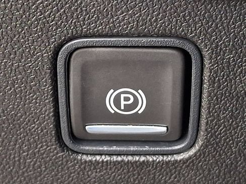Used 2024 GMC Terrain SLE AWD/4WD image 24