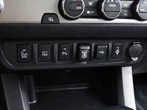 Used 2022 Toyota Tacoma Limited RWD image 33