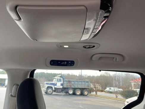 Used 2019 Chrysler Pacifica Touring Plus w/ Tire & Wheel Group image 14