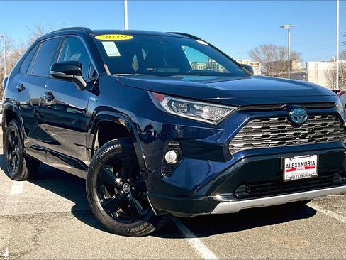 Used 2019 Toyota RAV4 XSE image 2