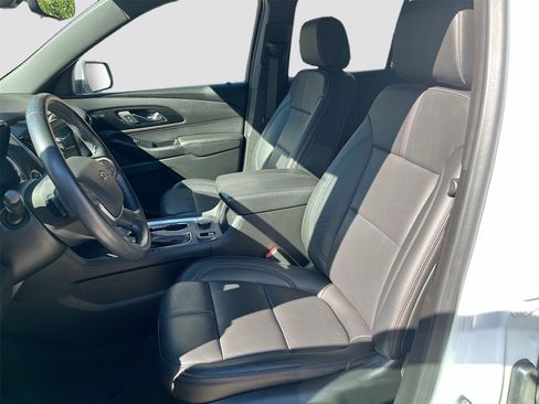Used 2022 Chevrolet Traverse RS image 22