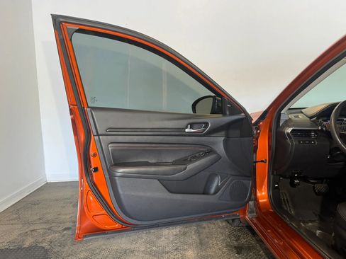 Used 2022 Nissan Altima 2.0 SR FWD image 7