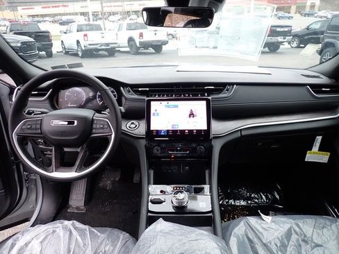 New 2025 Jeep Grand Cherokee Limited w/ Black Appearance Package image 14