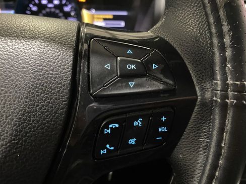 Used 2017 Ford Explorer XLT w/ Equipment Group 201A FWD image 10