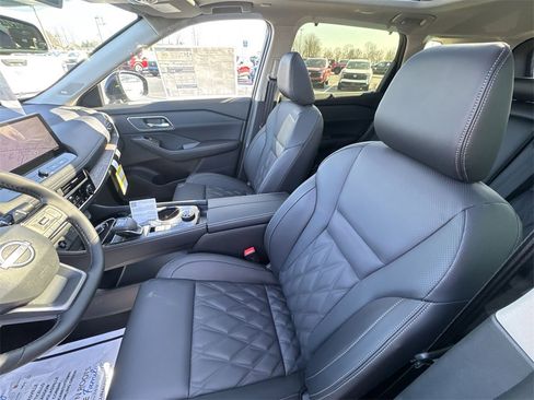 New 2026 Nissan Rogue Platinum image 11