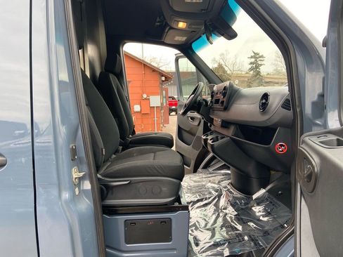 Used 2019 Mercedes-Benz Sprinter 144 image 22