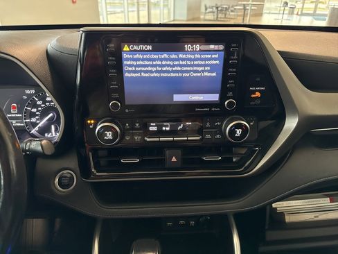 Used 2020 Toyota Highlander XLE image 31