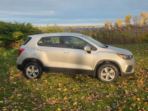 Used 2018 Chevrolet Trax LS AWD/4WD image 18