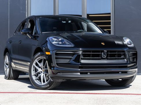 Certified 2026 Porsche Macan AWD/4WD image 6