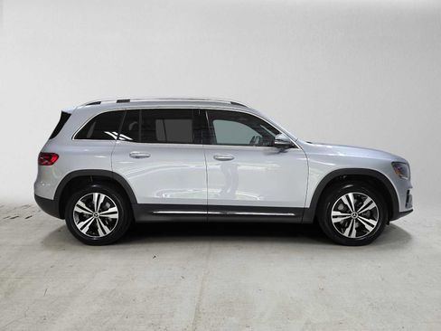 Used 2026 Mercedes-Benz GLB 250 4MATIC image 2