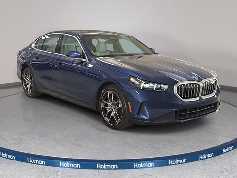 Used 2026 BMW 530i w/ Premium Package RWD image 4