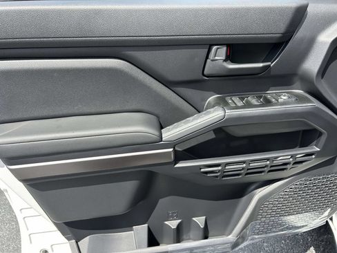 New 2026 Toyota 4Runner SR5 AWD/4WD image 15