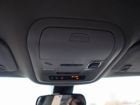 Used 2017 GMC Acadia SLT image 17