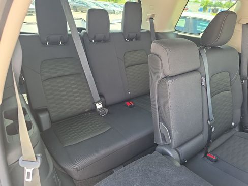 Used 2025 Nissan Pathfinder SV AWD/4WD image 13